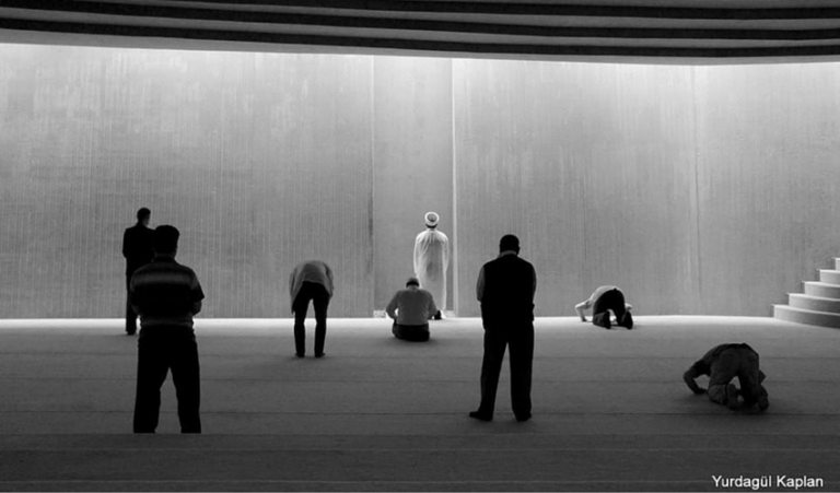 Czy w meczecie nic nie ma?