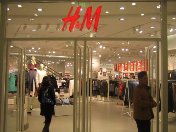 Chiny bojkotują markę H&M za oświadczenie w sprawie łamania praw Ujgurów