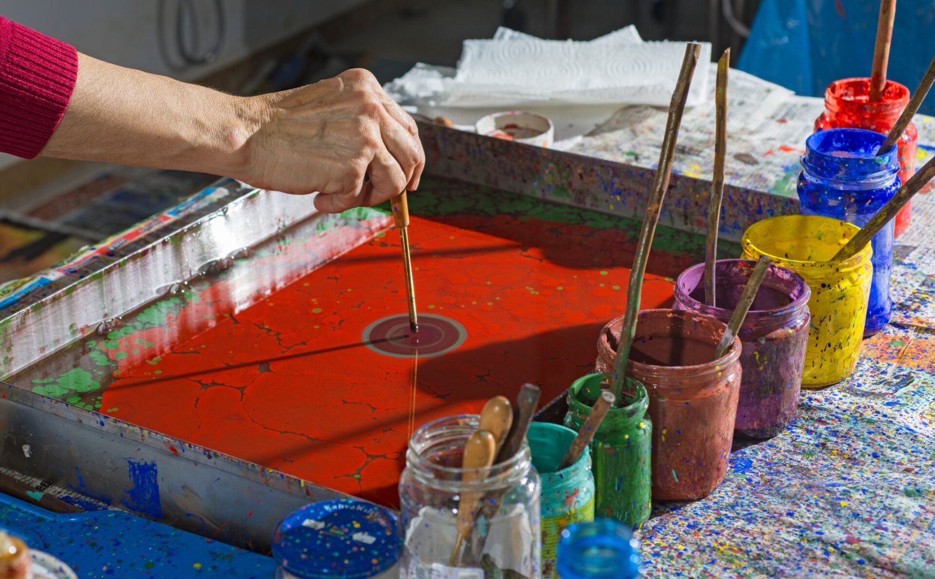 malowanie na wodzie, ebru, farby użyte na wodzie, czerwony kolor