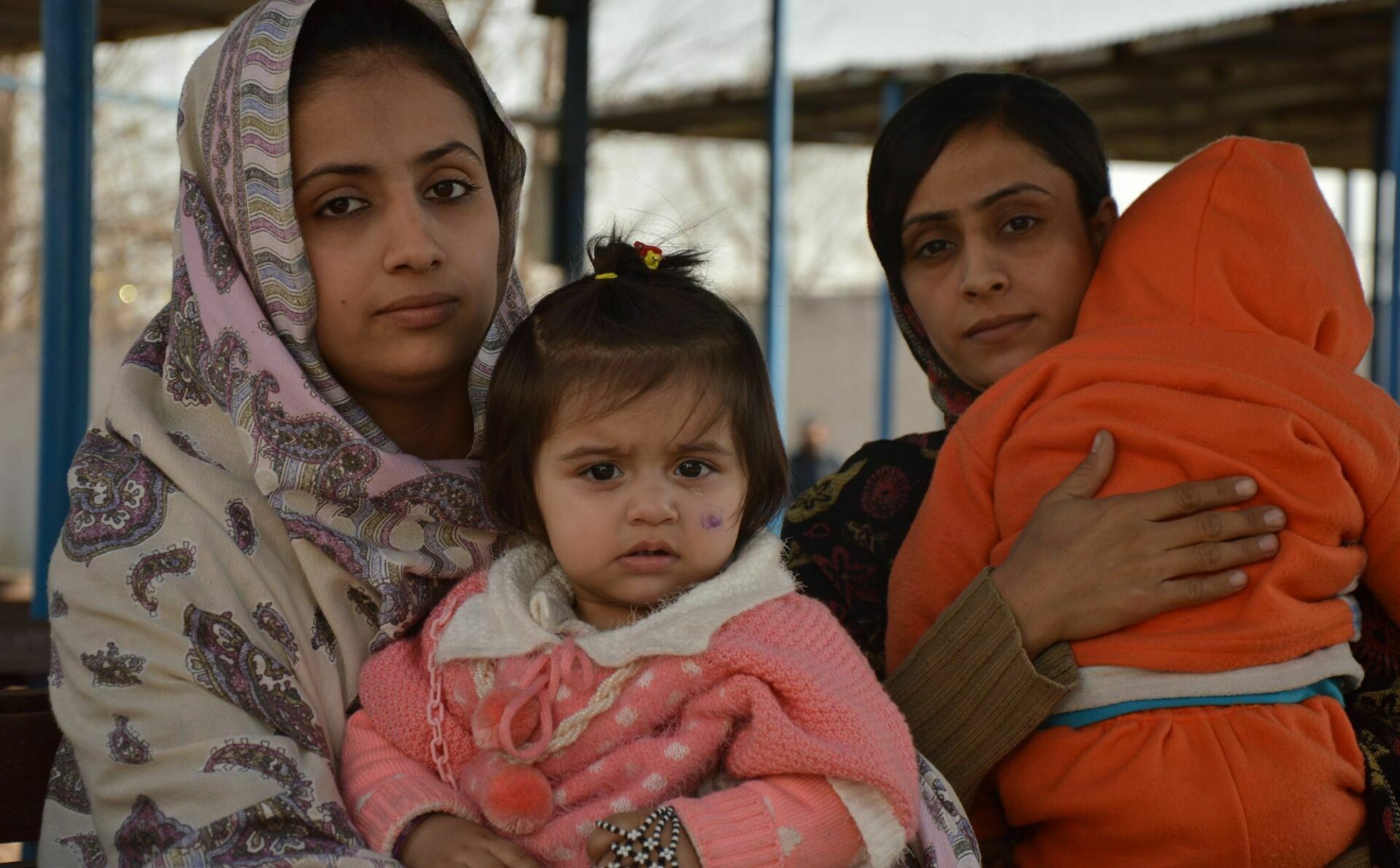 Afgańskie kobiety uchodźczynie z dziećmi deportacja Afgańczyków do Pakistanu