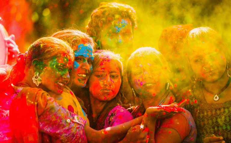 Generacja Z bije na alarm: indyjski festiwal kolorów powinien być eko