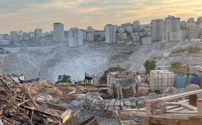 Papieska góra. Ślady po raju